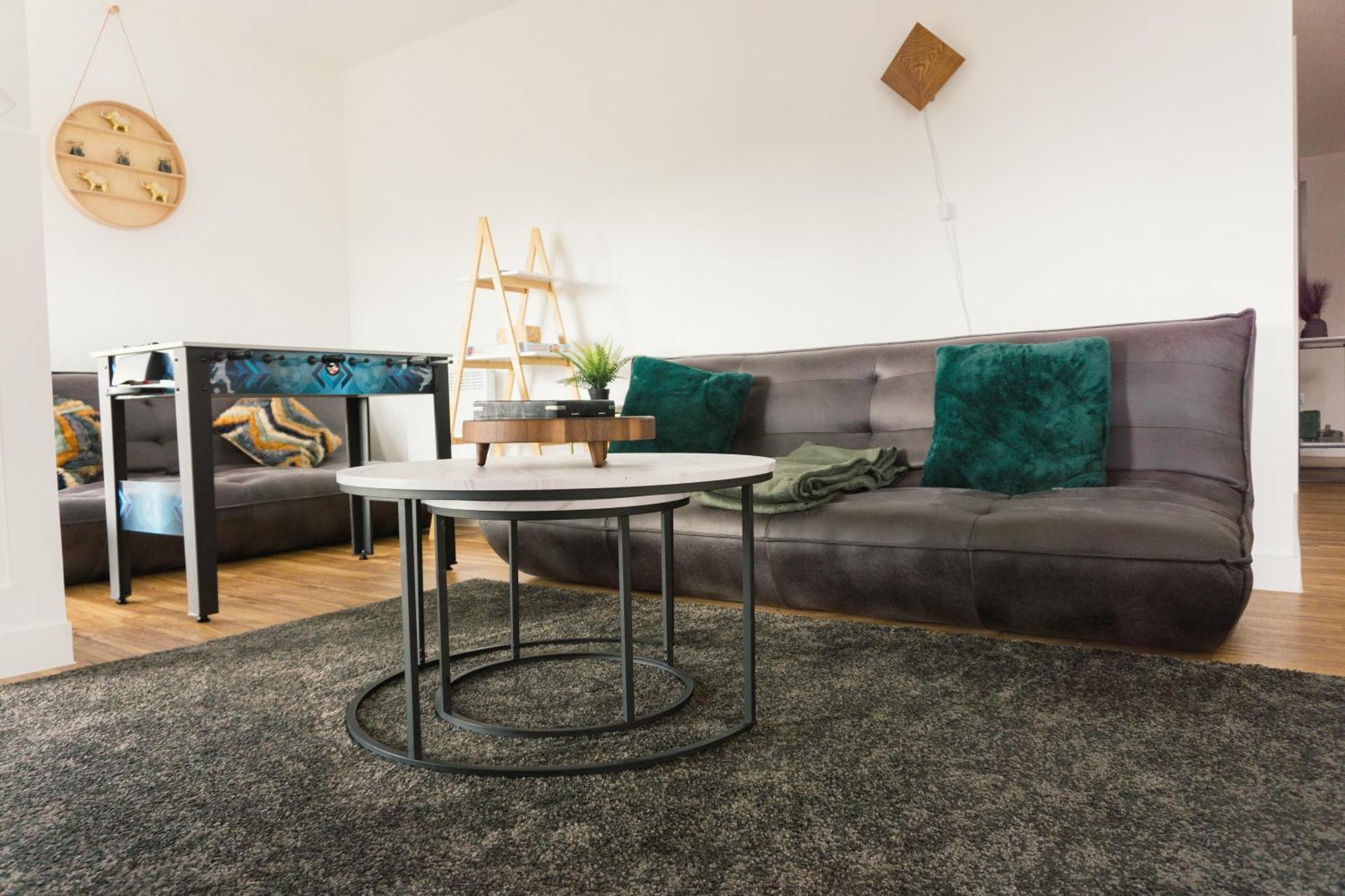 Manchester'S Luxurious 2-Bed Haven With Balcony - Canal Views & Proximity To Manchester United Bagian luar foto