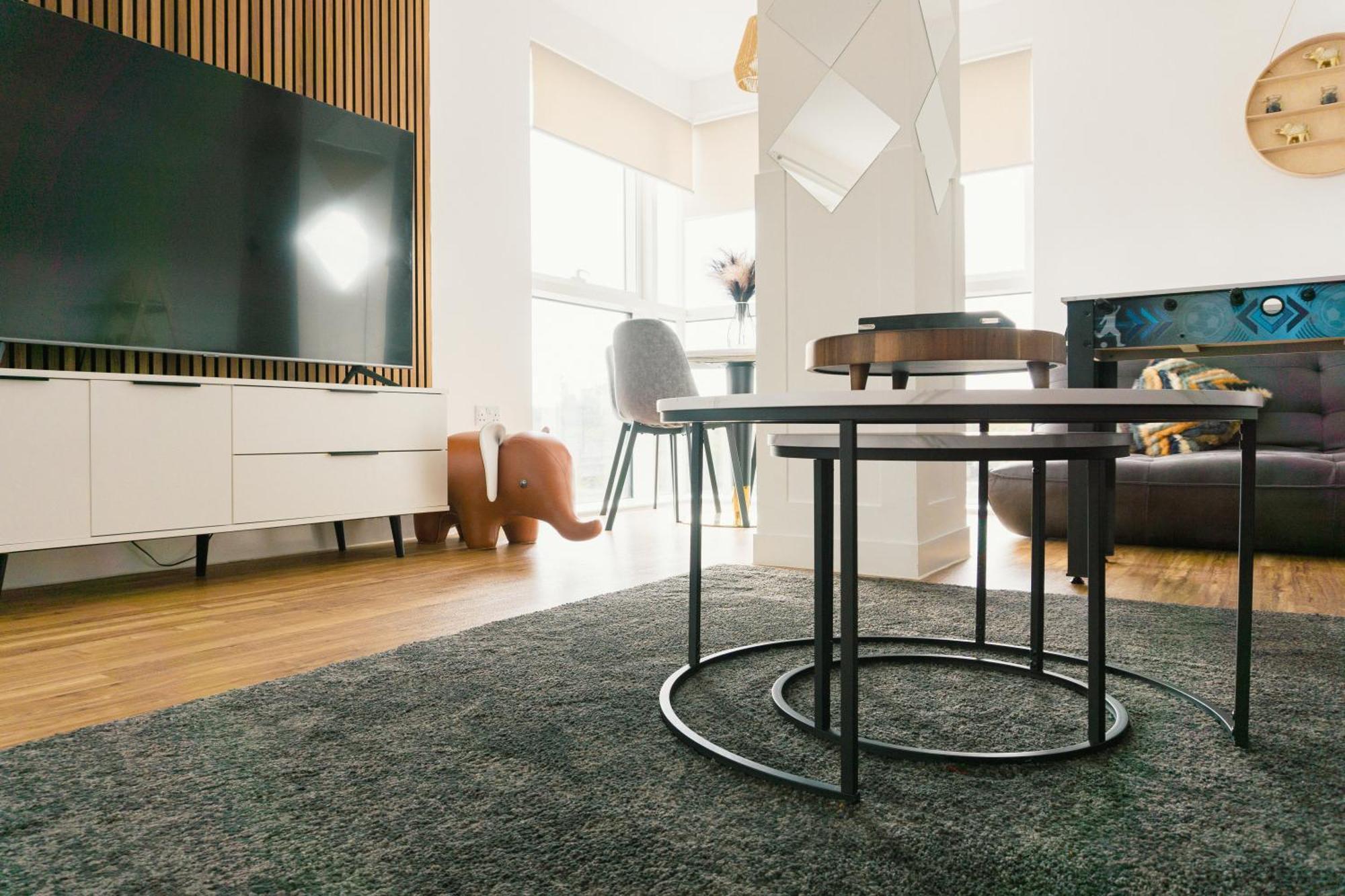 Manchester'S Luxurious 2-Bed Haven With Balcony - Canal Views & Proximity To Manchester United Bagian luar foto