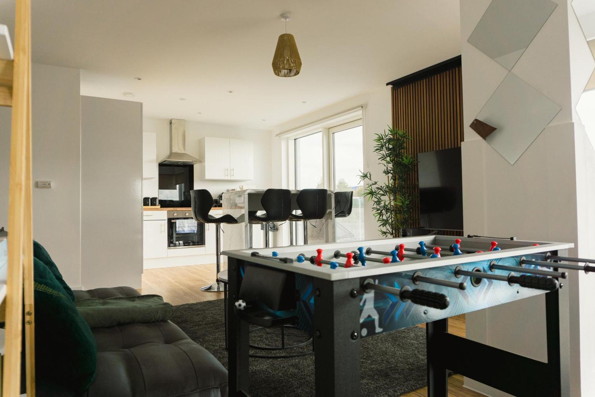 Manchester'S Luxurious 2-Bed Haven With Balcony - Canal Views & Proximity To Manchester United Bagian luar foto
