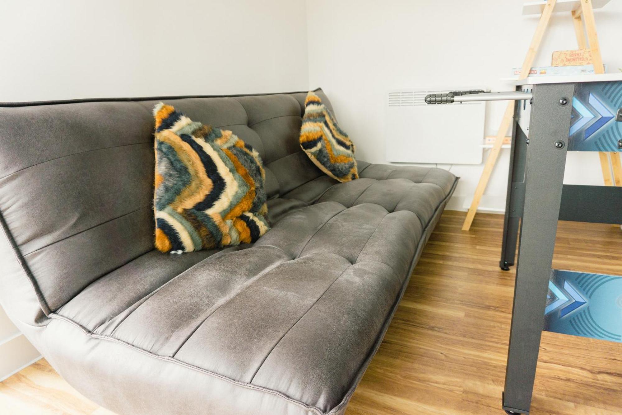 Manchester'S Luxurious 2-Bed Haven With Balcony - Canal Views & Proximity To Manchester United Bagian luar foto