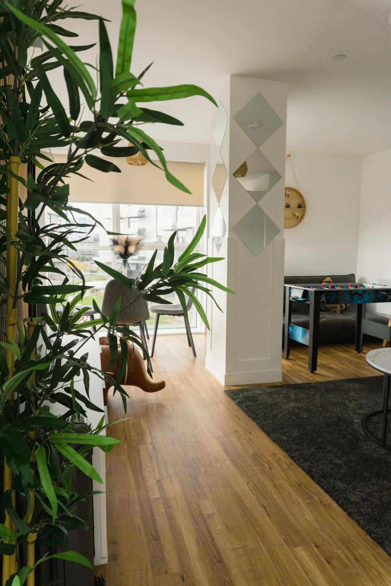 Manchester'S Luxurious 2-Bed Haven With Balcony - Canal Views & Proximity To Manchester United Bagian luar foto