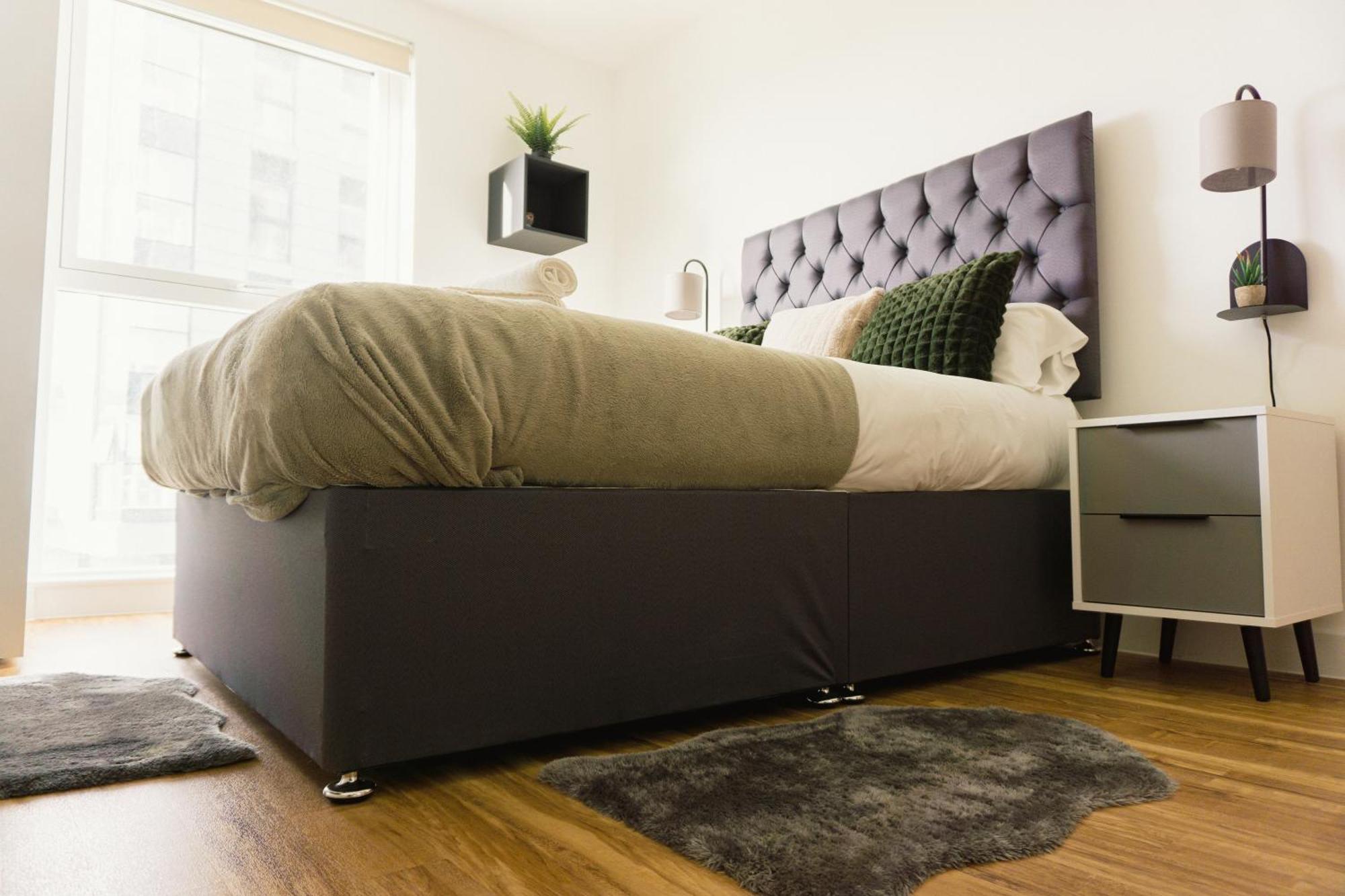 Manchester'S Luxurious 2-Bed Haven With Balcony - Canal Views & Proximity To Manchester United Bagian luar foto