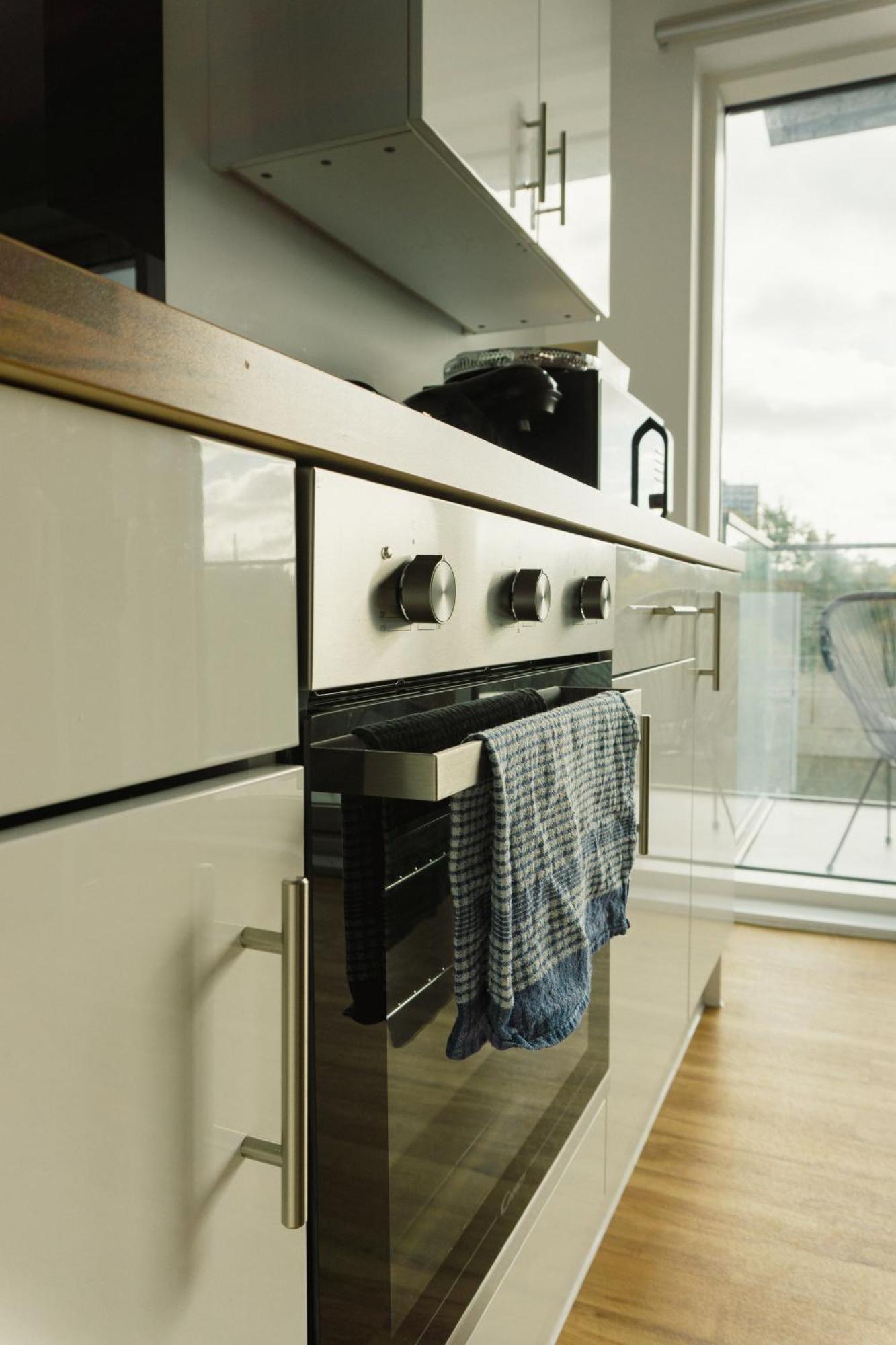 Manchester'S Luxurious 2-Bed Haven With Balcony - Canal Views & Proximity To Manchester United Bagian luar foto